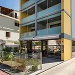 Spring Apartment *